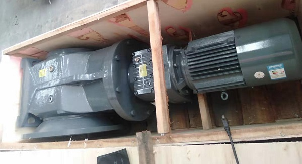 卷揚機(jī)減速機(jī),R系列減速機(jī),5.5KW減速機(jī),103比減速機(jī)