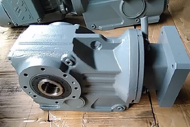 250W伺服電機(jī)減速機(jī)，帶動(dòng)2.5T噸伺服電機(jī)減速機(jī)